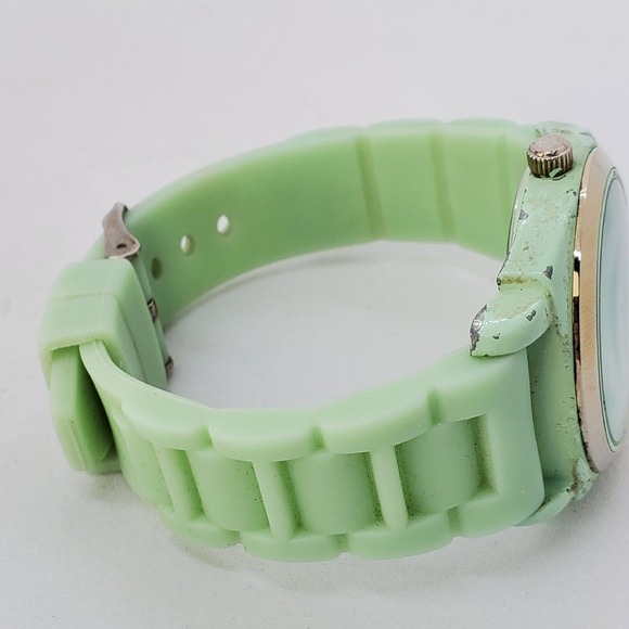 40MM Women's Watch Light Green Dial Light Green Plastic Bands New Battery - Picture 8 of 13